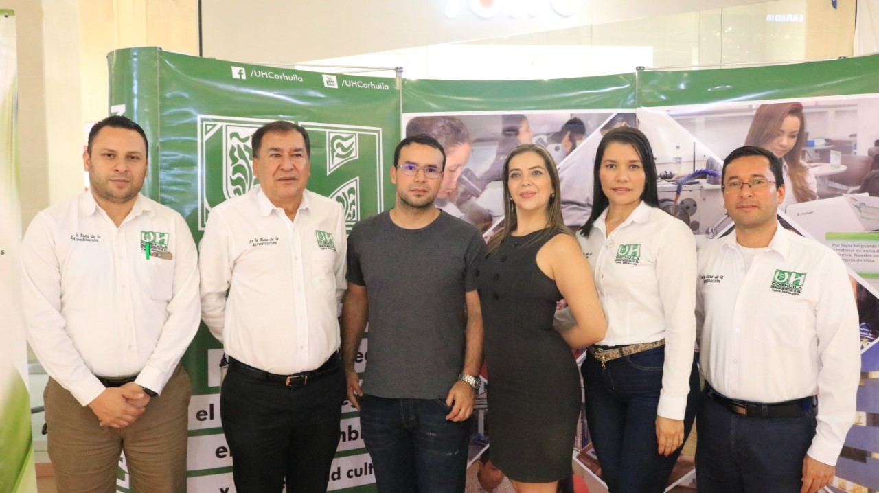 Personal docente y administrativo de la Corporación Universitaria del Huila - CORHUILA.